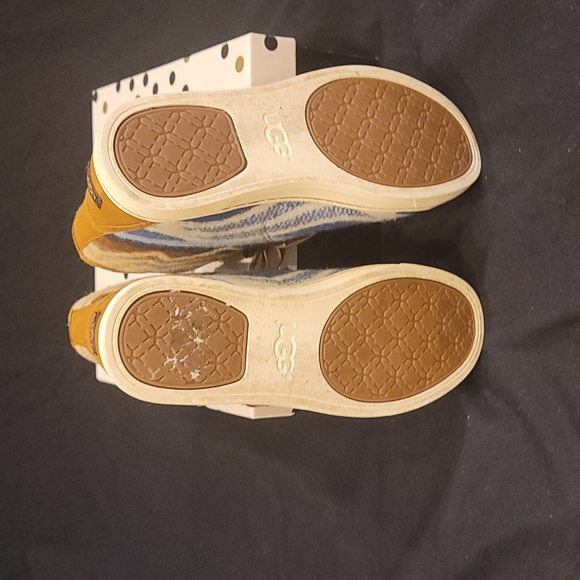 Ugg,sneakers, multi color southwest themed, size  W7, brown,cream,blue, and tan. - Picture 3 of 4